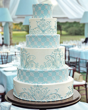 for the full number of guests at your wedding I love cakes with color